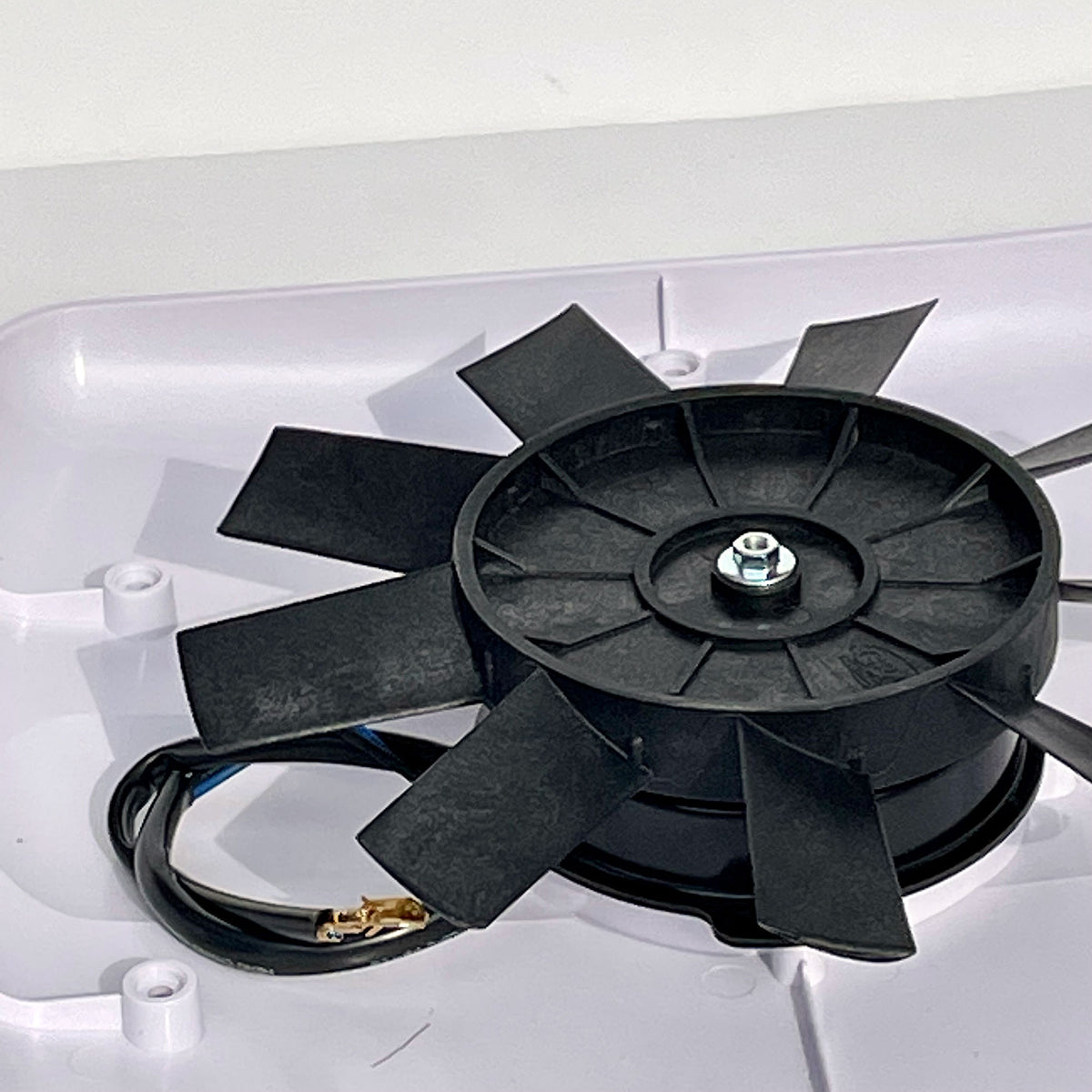 Low profile motorised van roof vent for buses and commercial vehicles ...