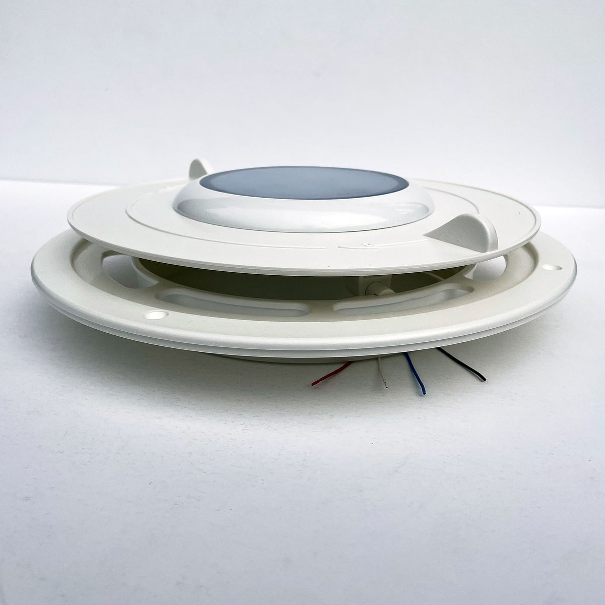 Low profile motorised van roof vent for buses, ambulances and ...